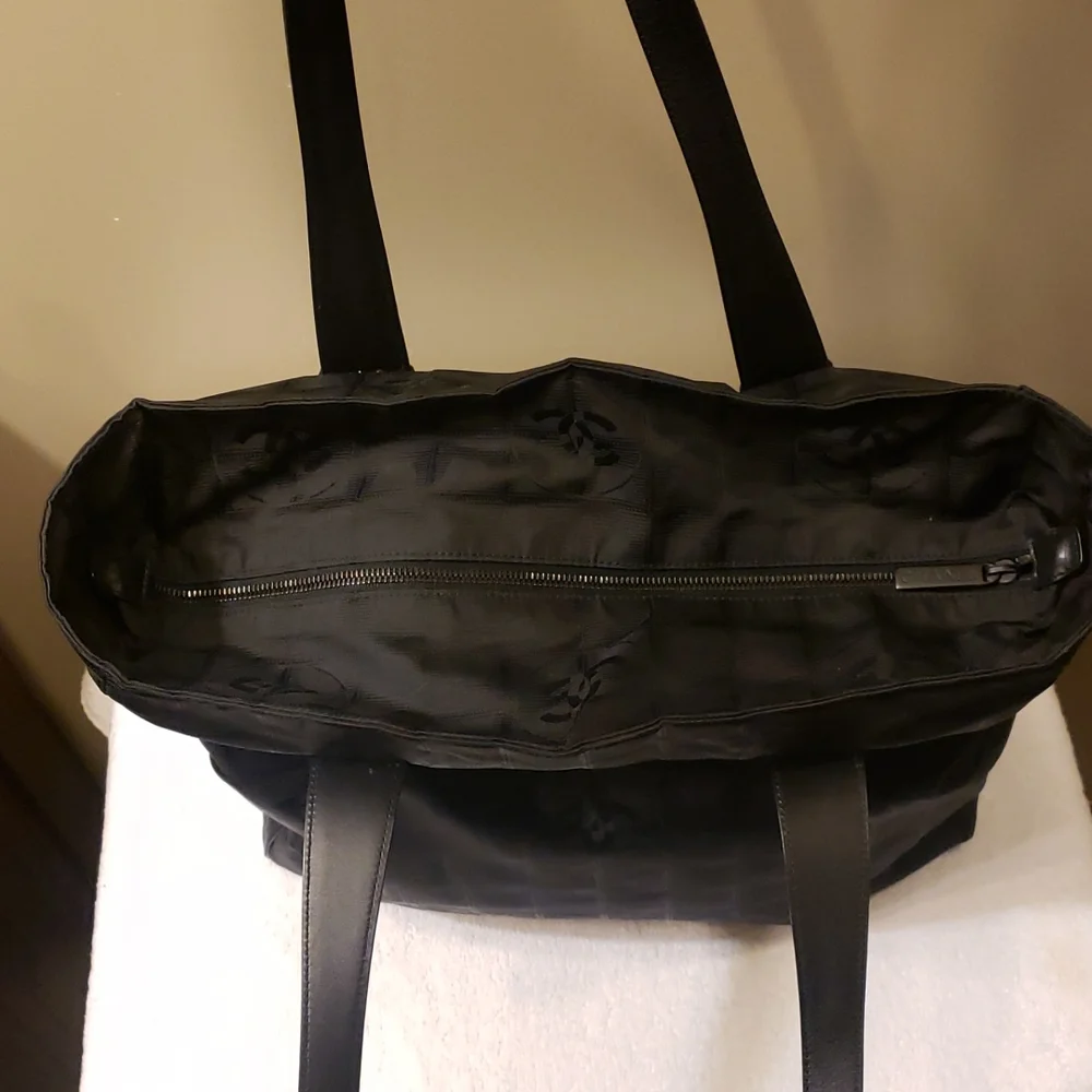 Chanel tote - Picture 6 of 17
